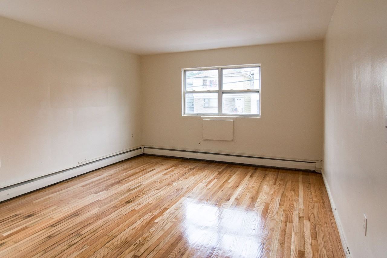 286 Eastern ParkWay - Photo 6 of 7