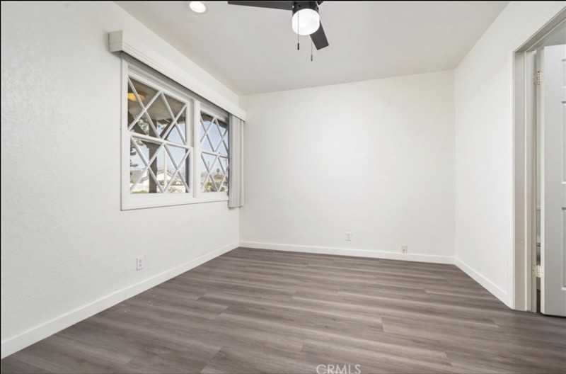 523 N Larkin Dr - Photo 3 of 17