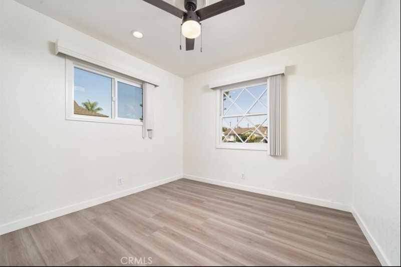 523 N Larkin Dr - Photo 4 of 17