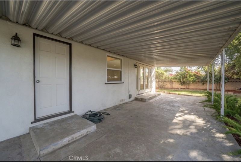 523 N Larkin Dr - Photo 5 of 17