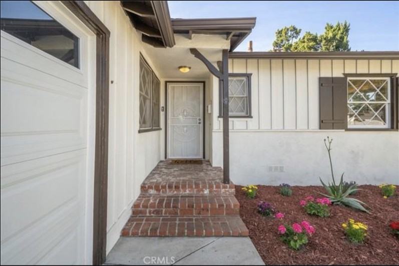 523 N Larkin Dr - Photo 6 of 17