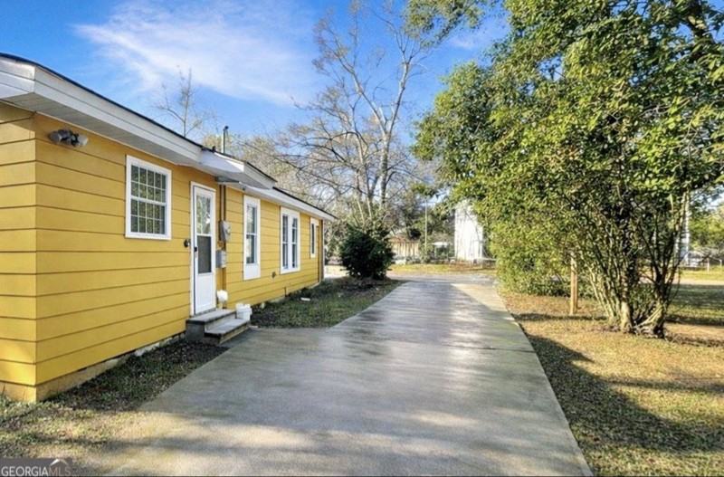 305 Chestnut St - Photo 3 of 15