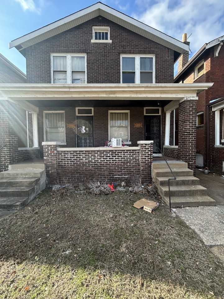 5124 Northland Ave - Photo 2 of 20