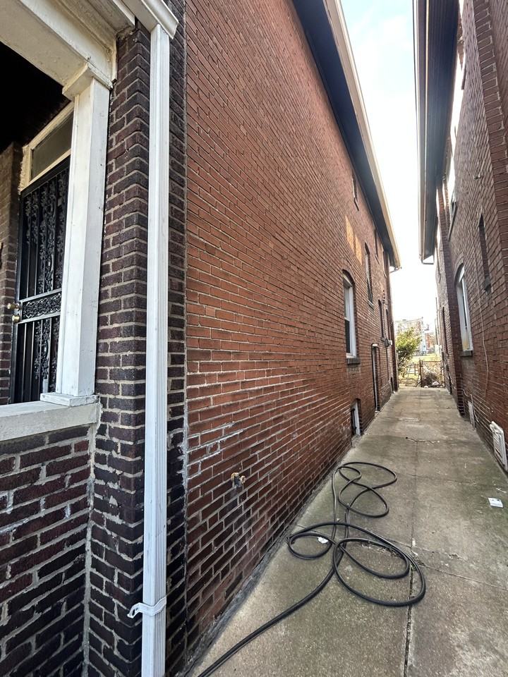 5124 Northland Ave - Photo 3 of 20