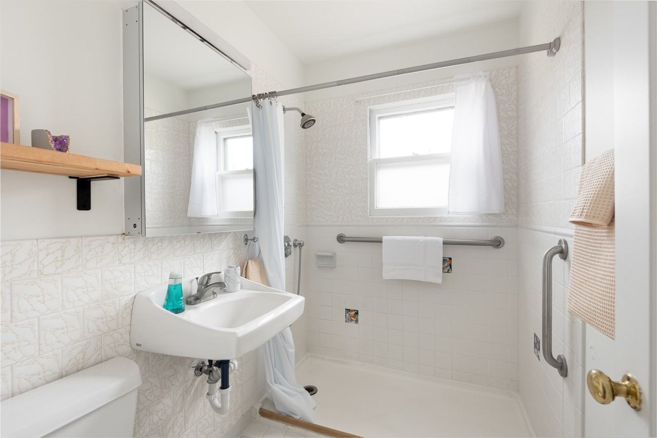 6248 Ne Wasco St - Photo 5 of 17