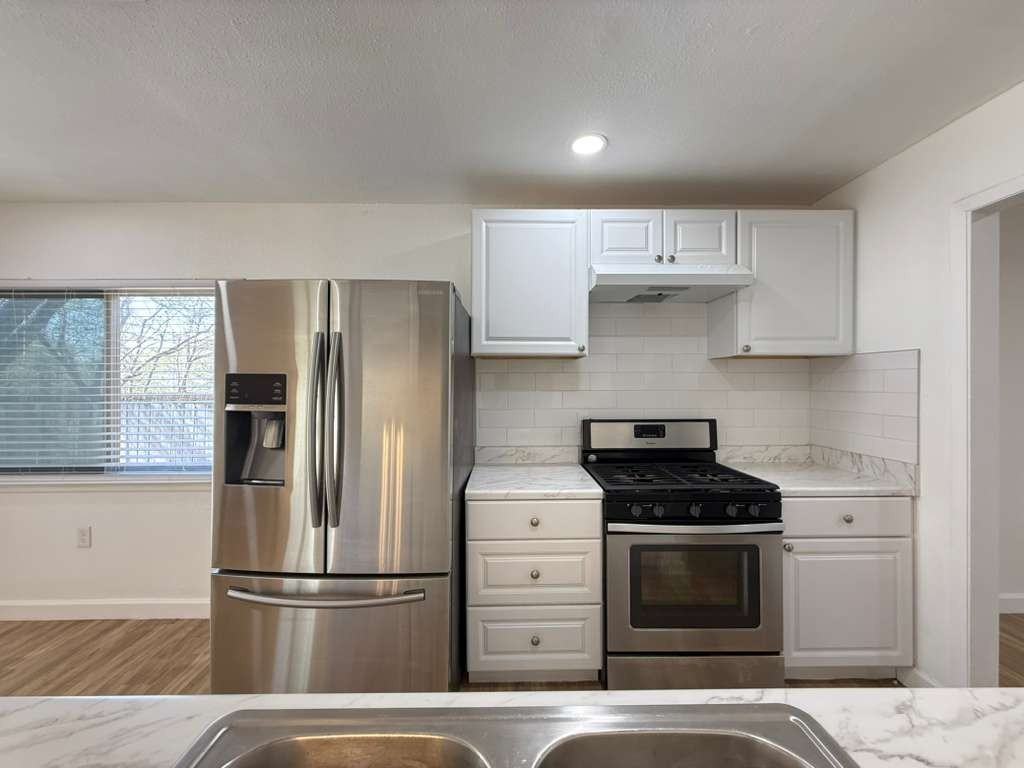 6206 Hopes Ferry St - Photo 3 of 14