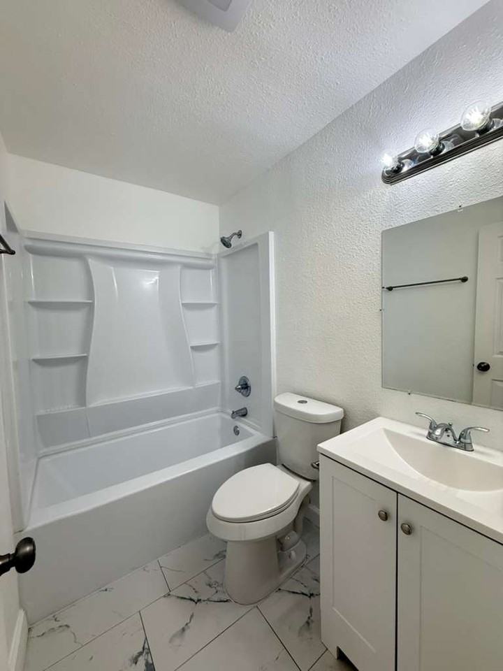 6206 Hopes Ferry St - Photo 6 of 14