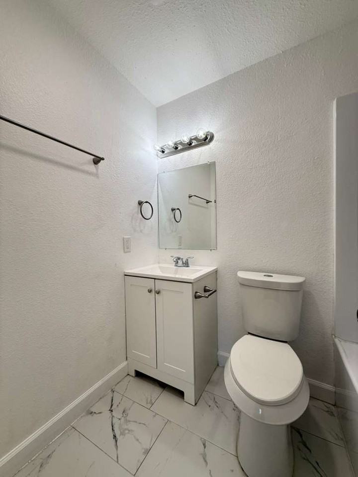 6206 Hopes Ferry St - Photo 7 of 14