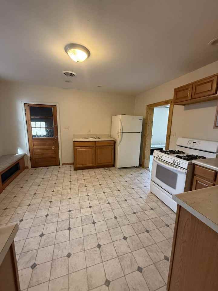 200 5th Ave - Photo 2 of 8