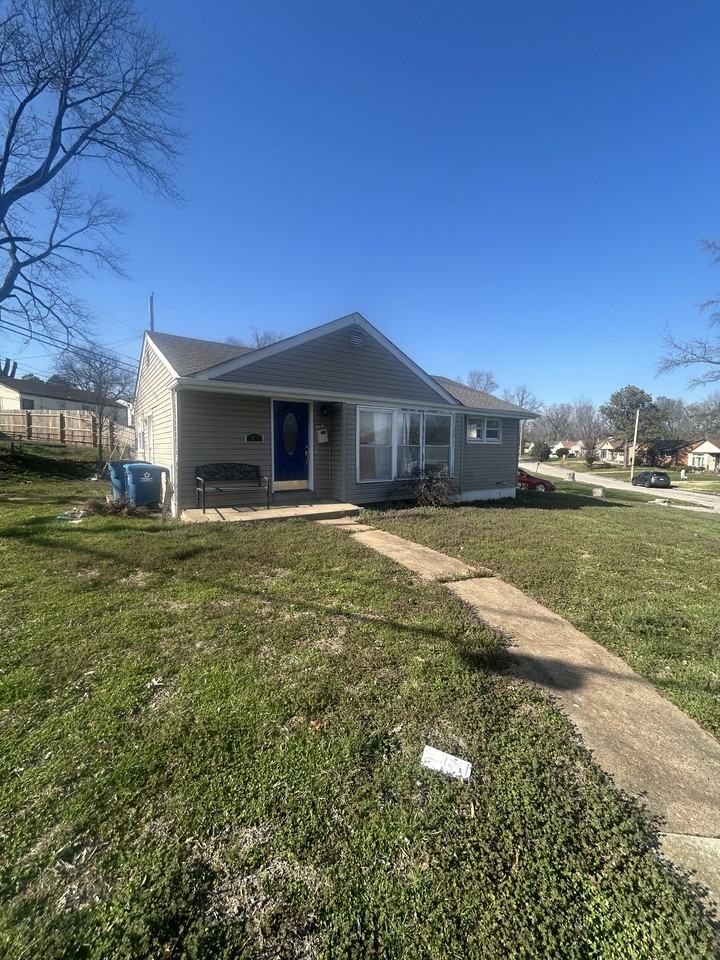 1801 Engelholm Ave - Photo 2 of 20