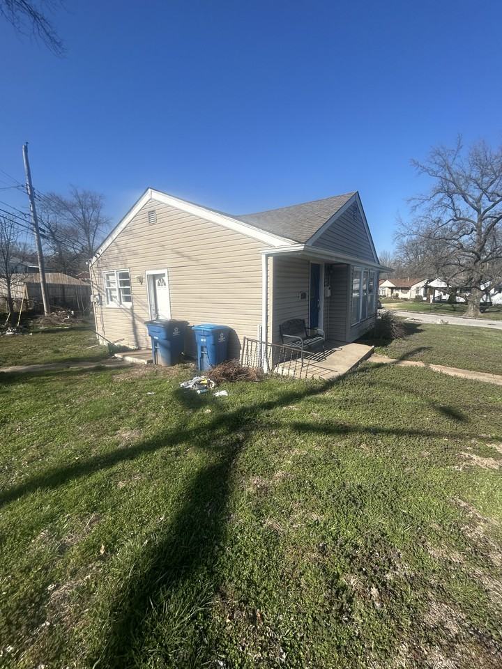 1801 Engelholm Ave - Photo 3 of 20