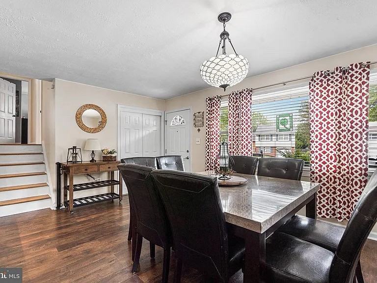 5 Valley View Ct - Photo 3 of 14