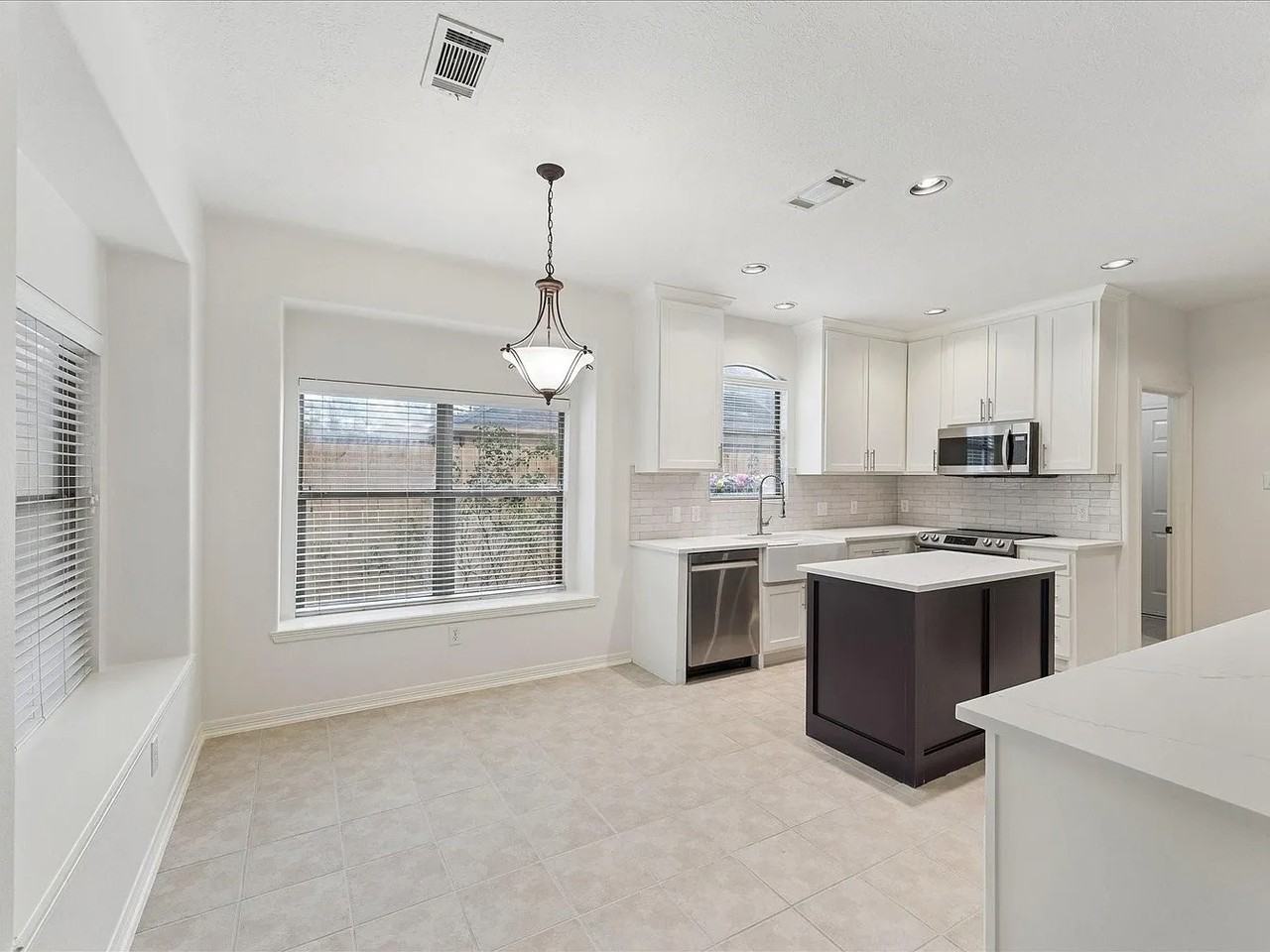 6418 Sugar Bush Dr - Photo 4 of 10