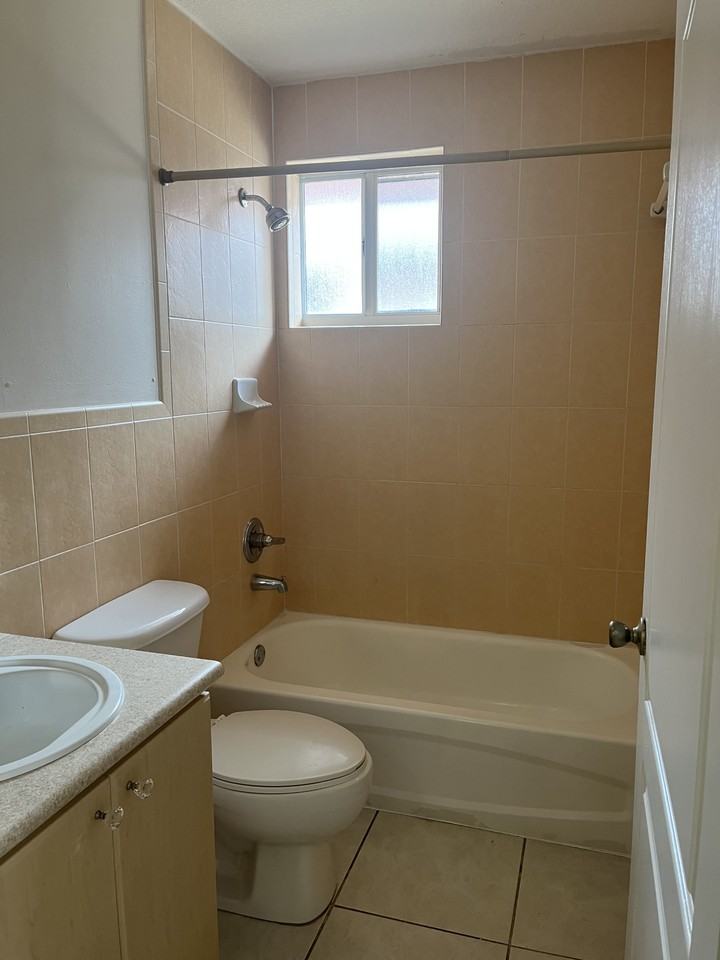 3607 Sw 29th St #3607 - Photo 3 of 18