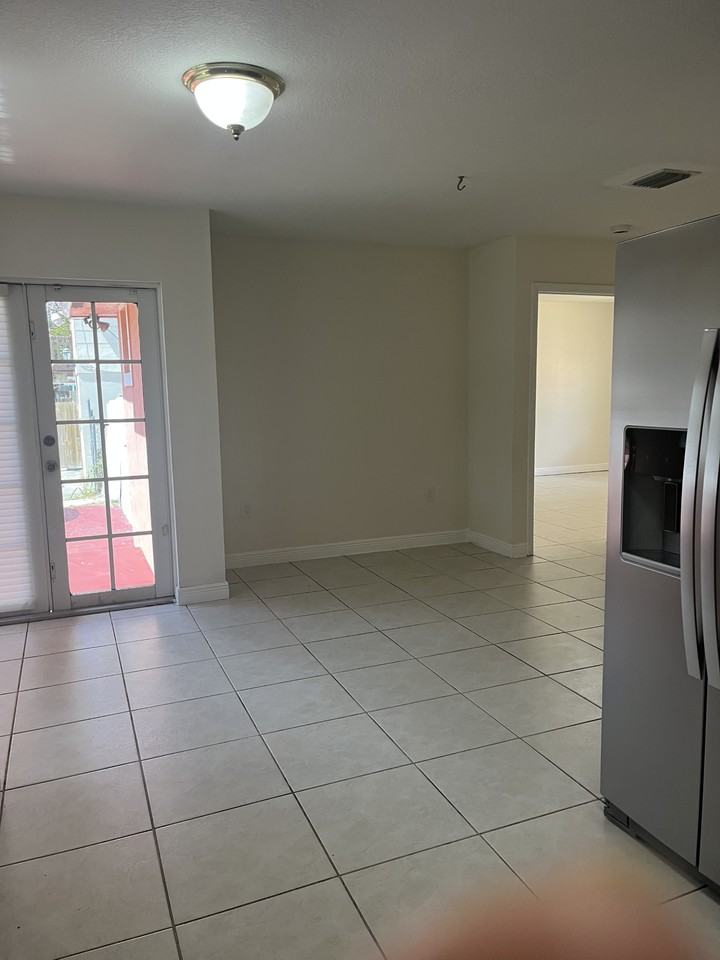 3607 Sw 29th St #3607 - Photo 5 of 18