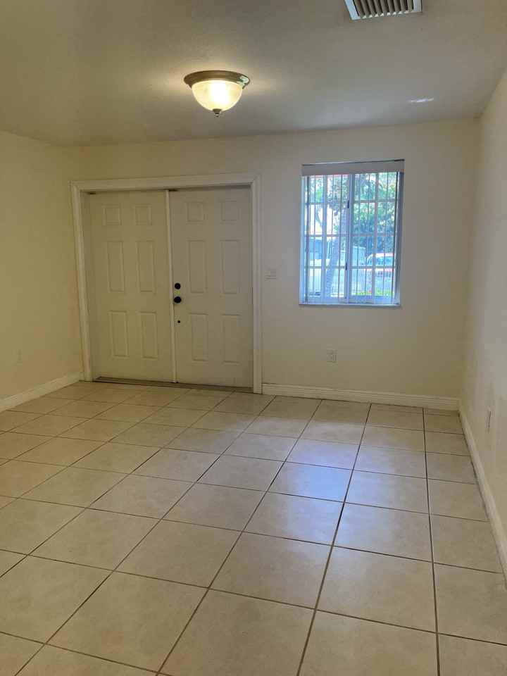 3607 Sw 29th St #3607 - Photo 2 of 17