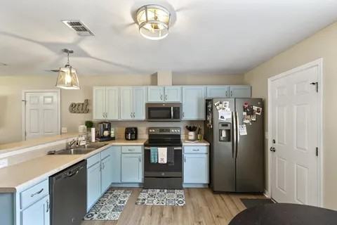 4527 Morningside Ln - Photo 3 of 9