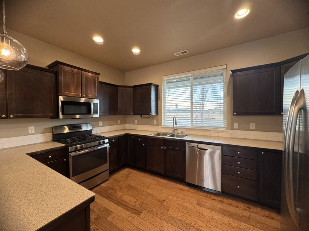 136 Bull Frog Dr - Photo 7 of 20