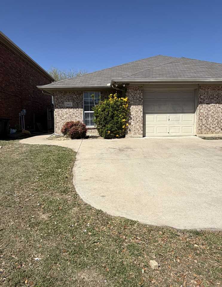 5801 Swords Dr - Photo 2 of 19