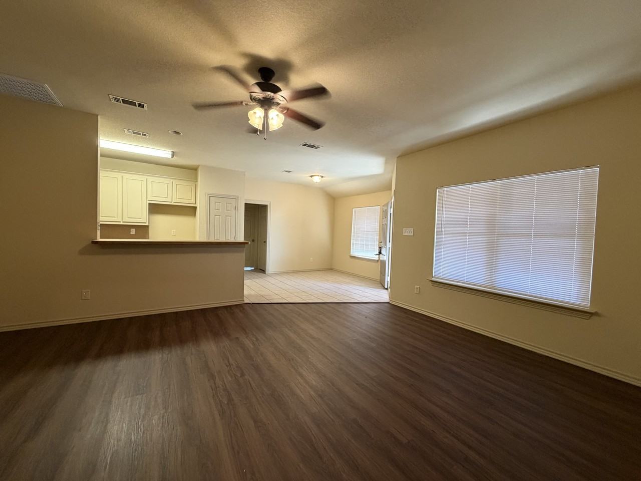 5801 Swords Dr - Photo 4 of 19