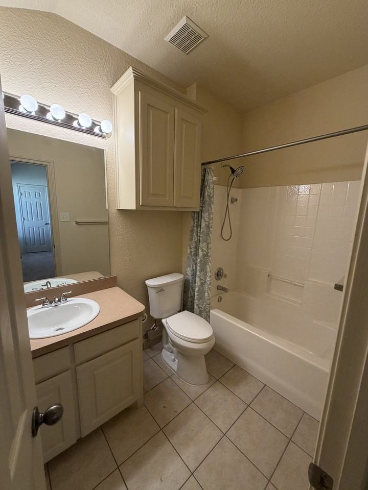 5801 Swords Dr - Photo 6 of 19