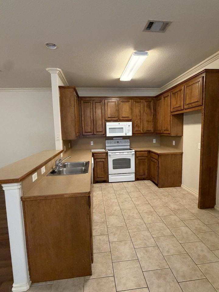 5809 Swords Dr - Photo 4 of 17