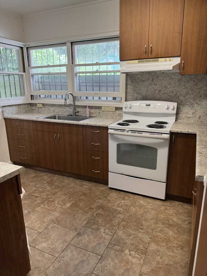 2976 Oahu Ave - Photo 4 of 16