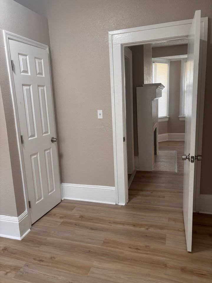 617 Ivy St - Photo 6 of 17