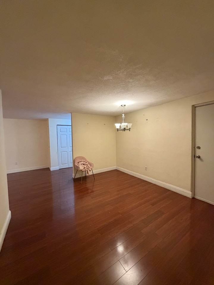 215 Winter St - Photo 2 of 7