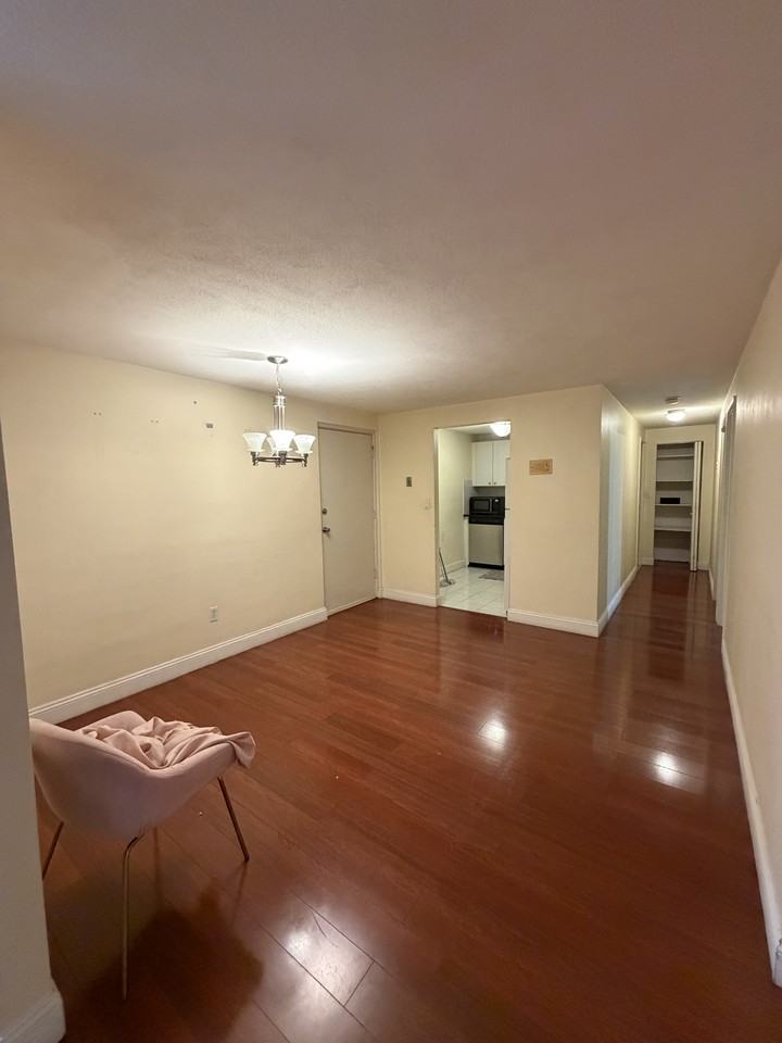 215 Winter St - Photo 3 of 7