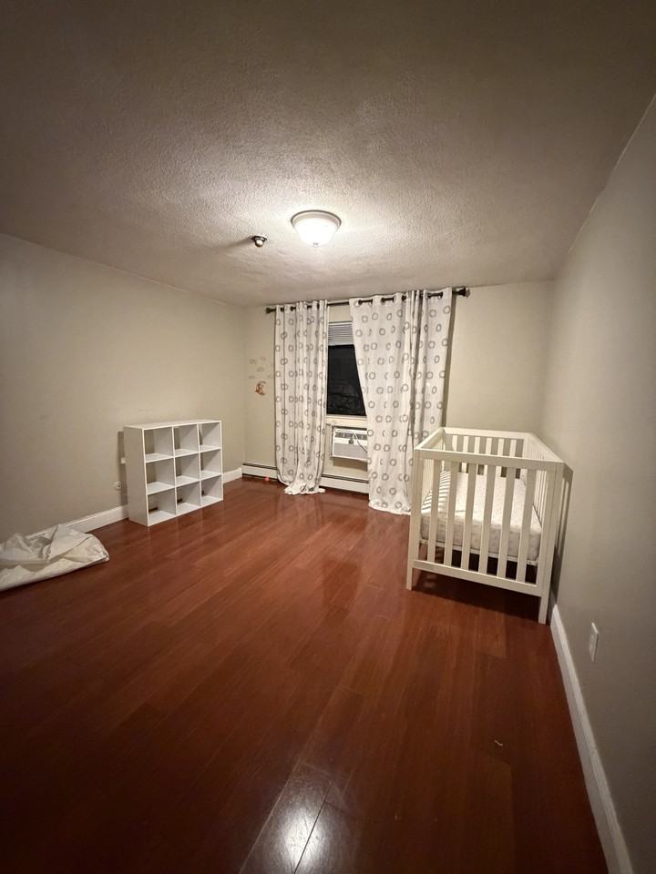 215 Winter St - Photo 4 of 7