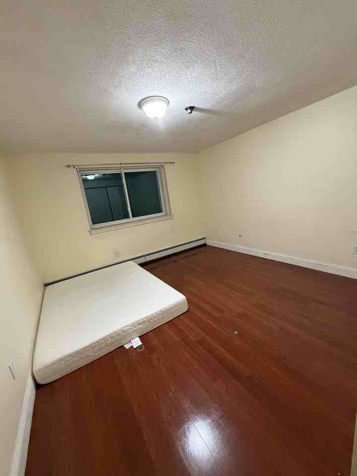 215 Winter St - Photo 5 of 7