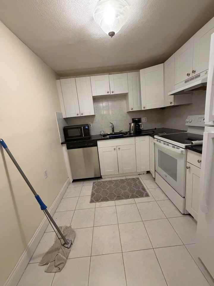 215 Winter St - Photo 6 of 7