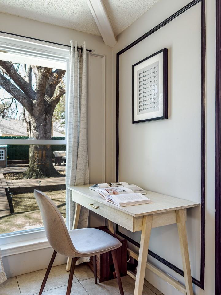 1113 Roaring Springs Dr - Photo 6 of 20