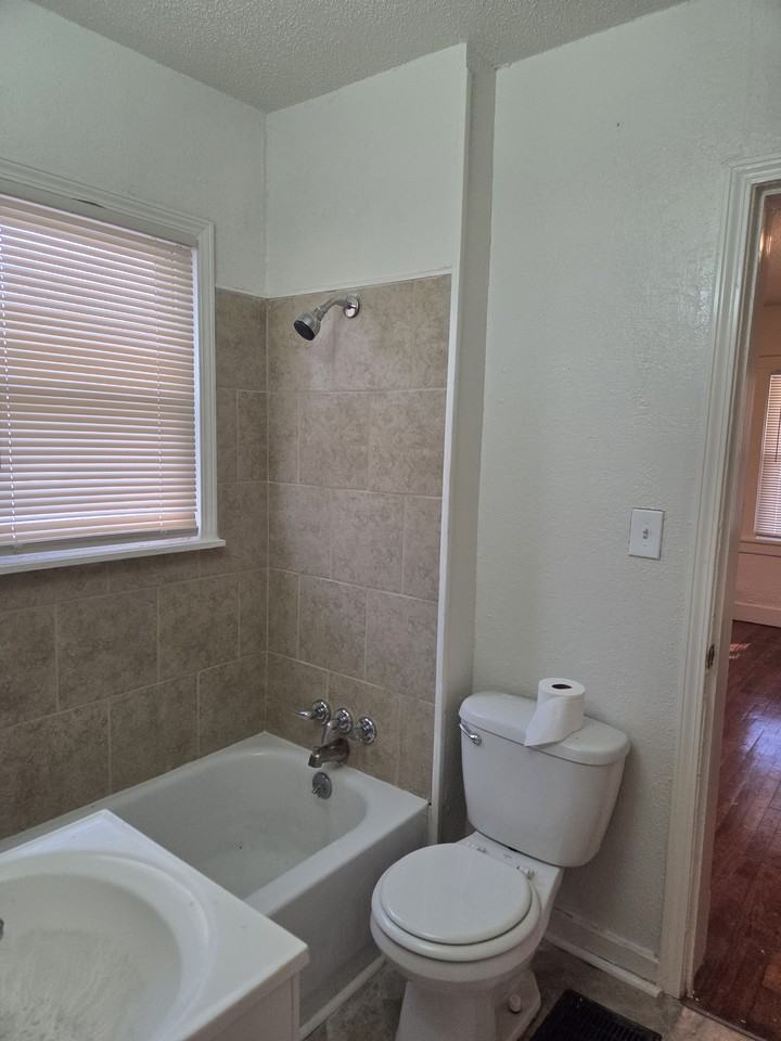 3429 Mersington Ave - Photo 5 of 13