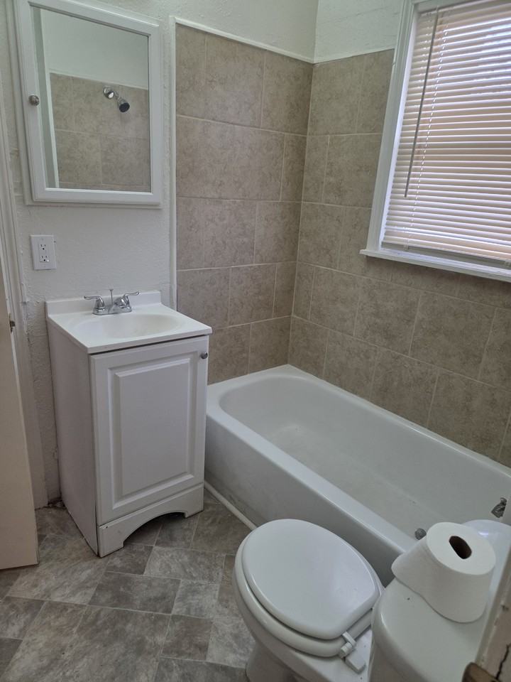 3429 Mersington Ave - Photo 6 of 13