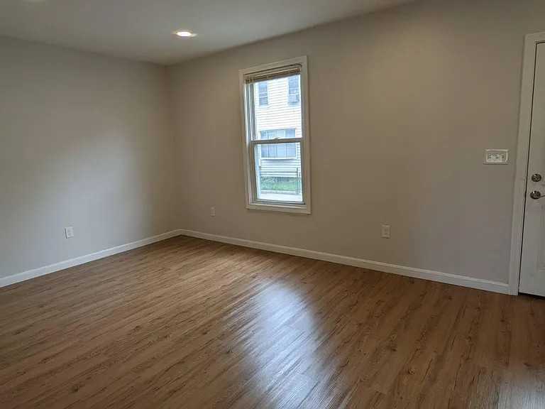 8 Lawton Pl #7 - Photo 3 of 14