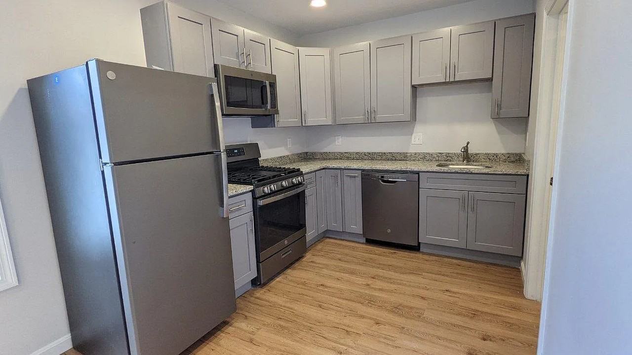 8 Lawton Pl #7 - Photo 4 of 14