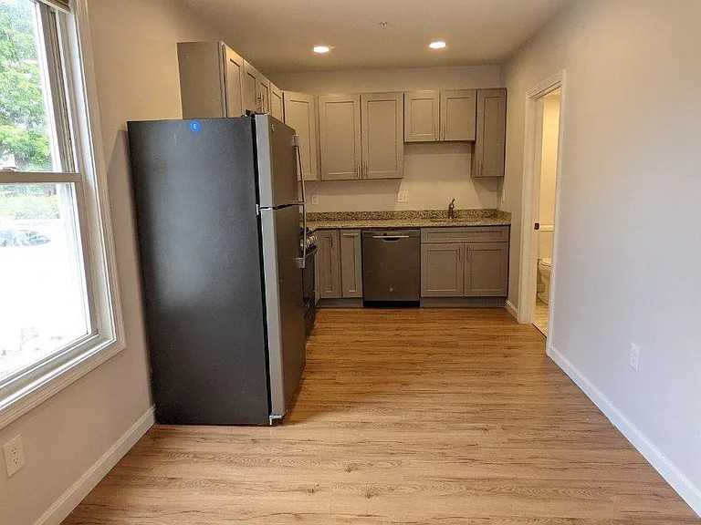 8 Lawton Pl #7 - Photo 5 of 14