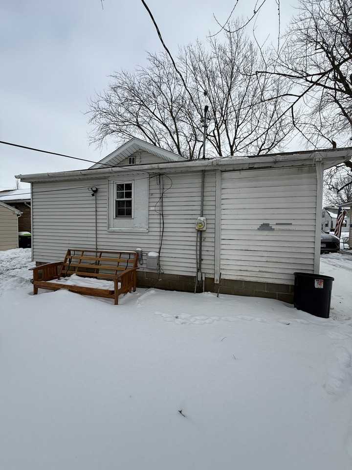 1163 N Hill Ave - Photo 2 of 20