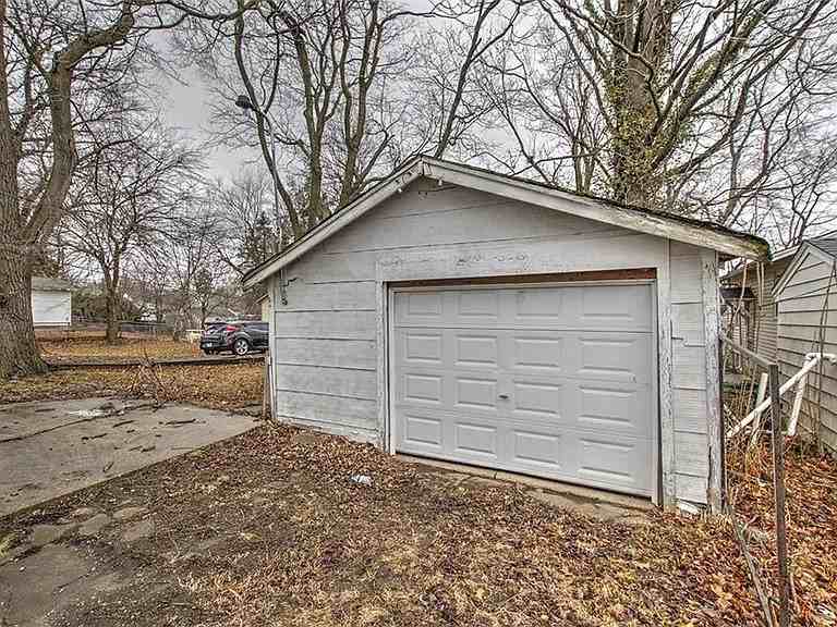 1163 N Hill Ave - Photo 5 of 20