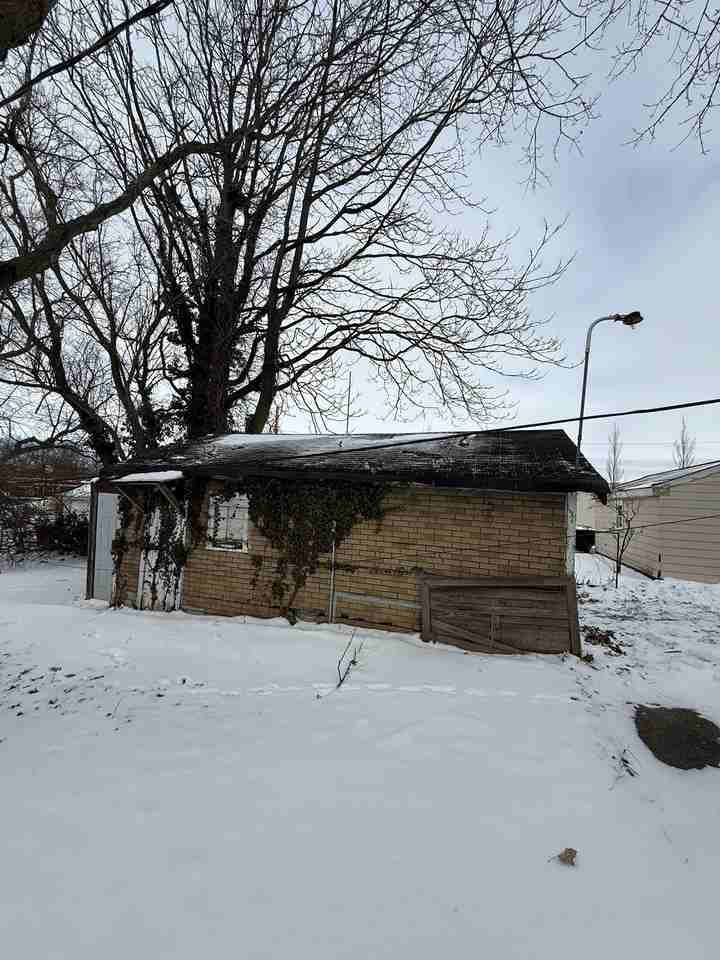 1163 N Hill Ave - Photo 7 of 20