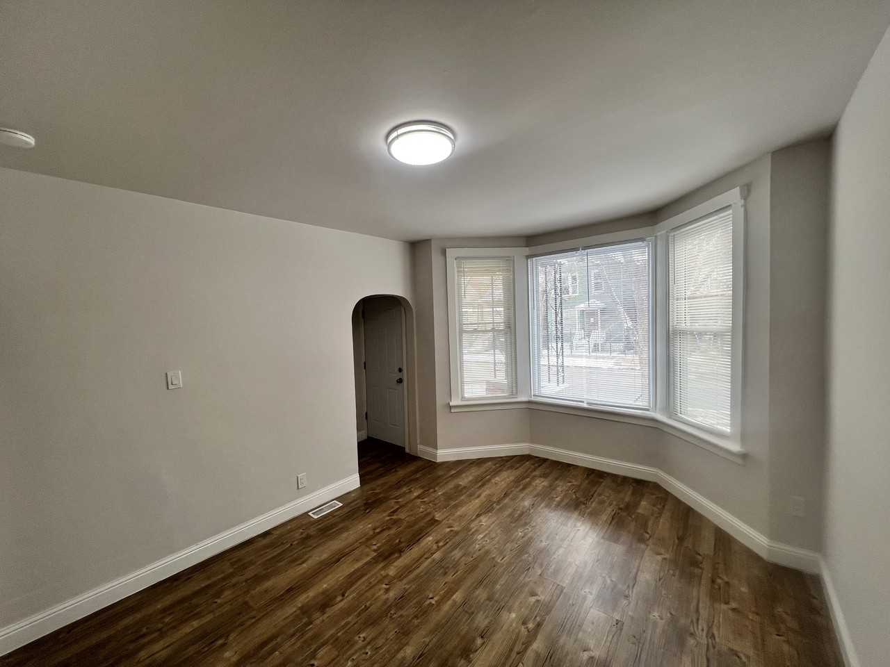 8208 S South Shore Dr #1F - Photo 2 of 13