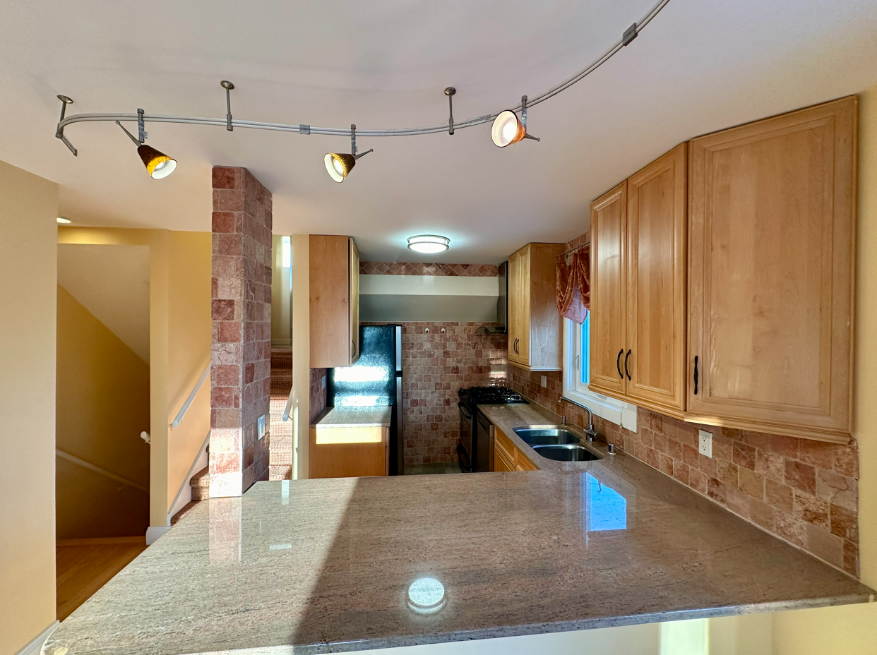 62 Lakeview Ter #C - Photo 2 of 26