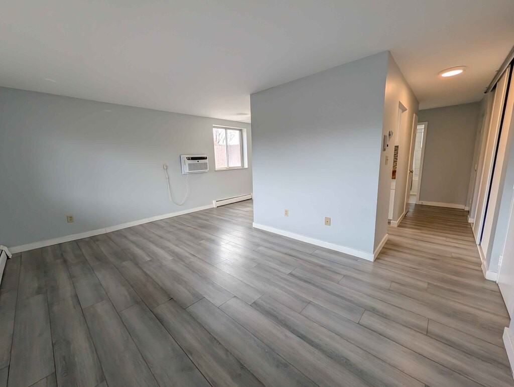 154 Lakeport Rd - Photo 2 of 18