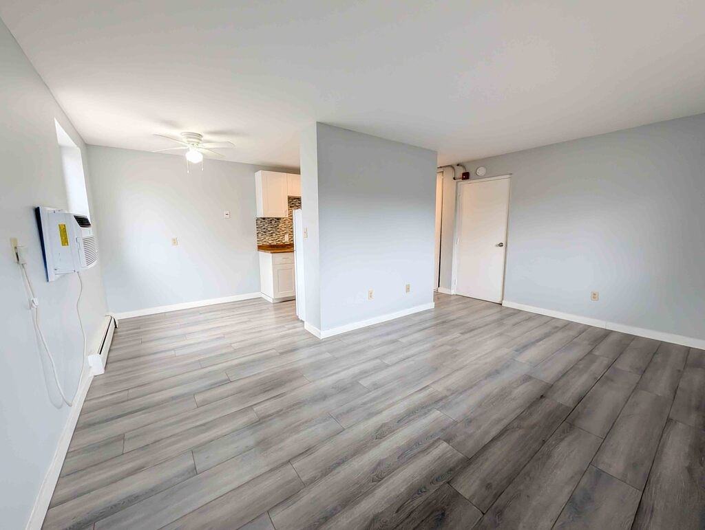 154 Lakeport Rd - Photo 3 of 18