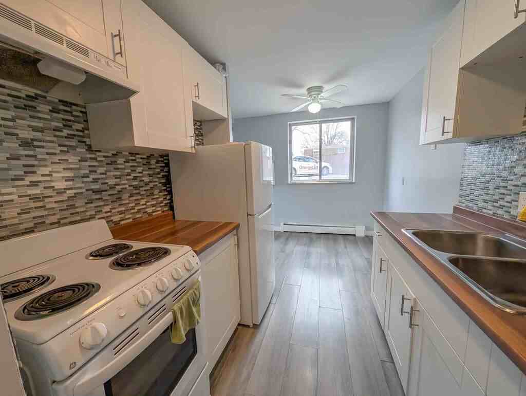 154 Lakeport Rd - Photo 6 of 18