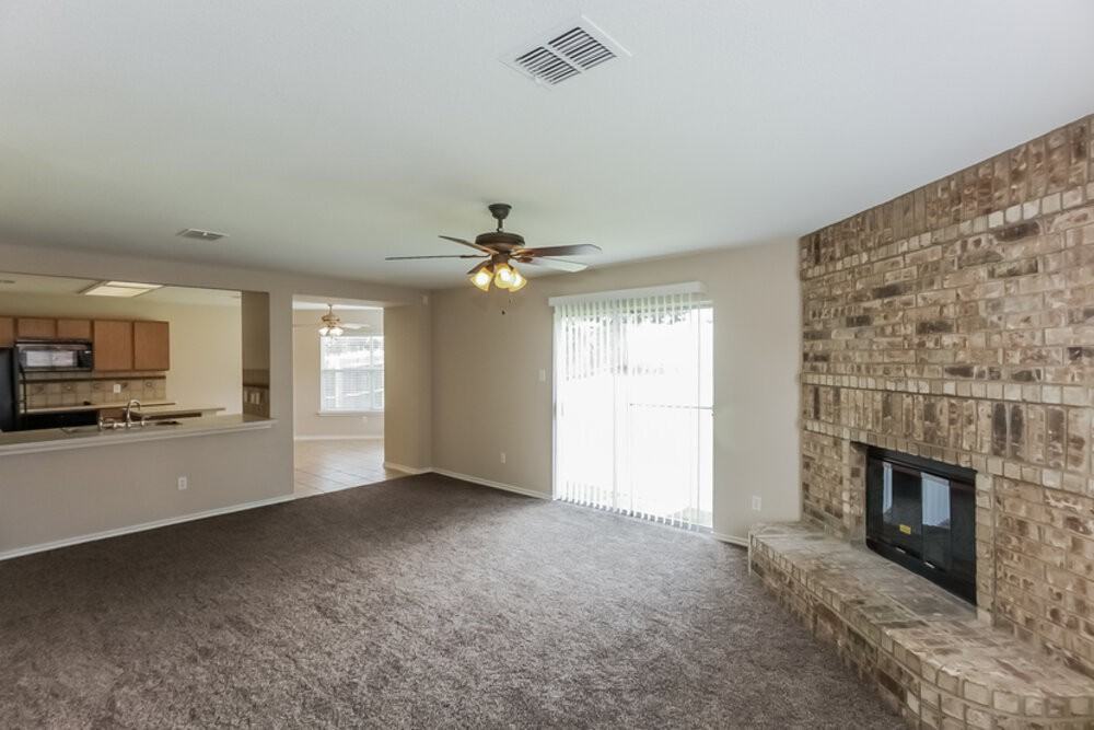 629 Gibson St - Photo 2 of 11