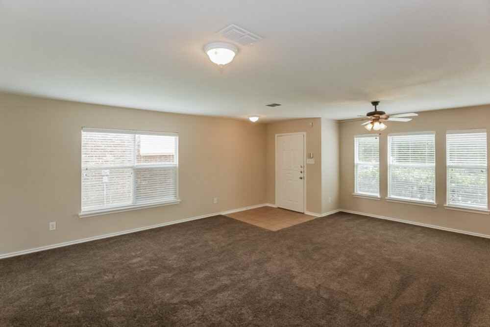 629 Gibson St - Photo 3 of 11