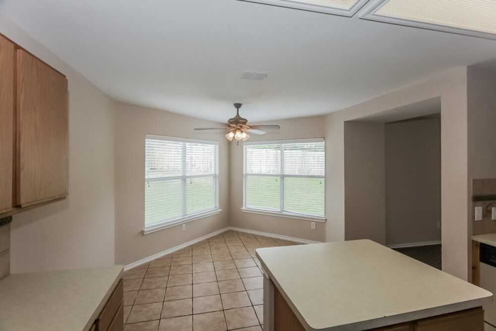 629 Gibson St - Photo 4 of 11